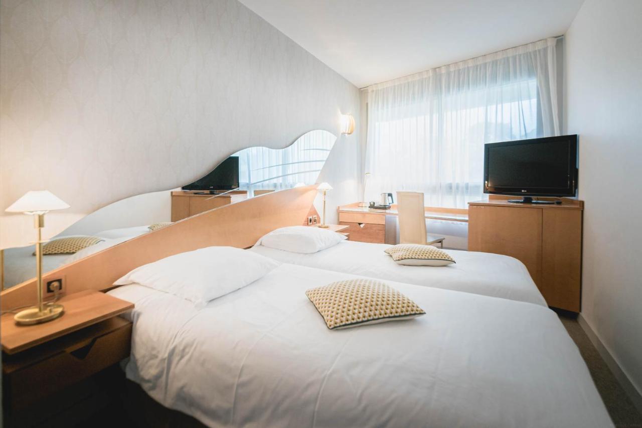 Le Crystal Dinard Plage ภายนอก รูปภาพ