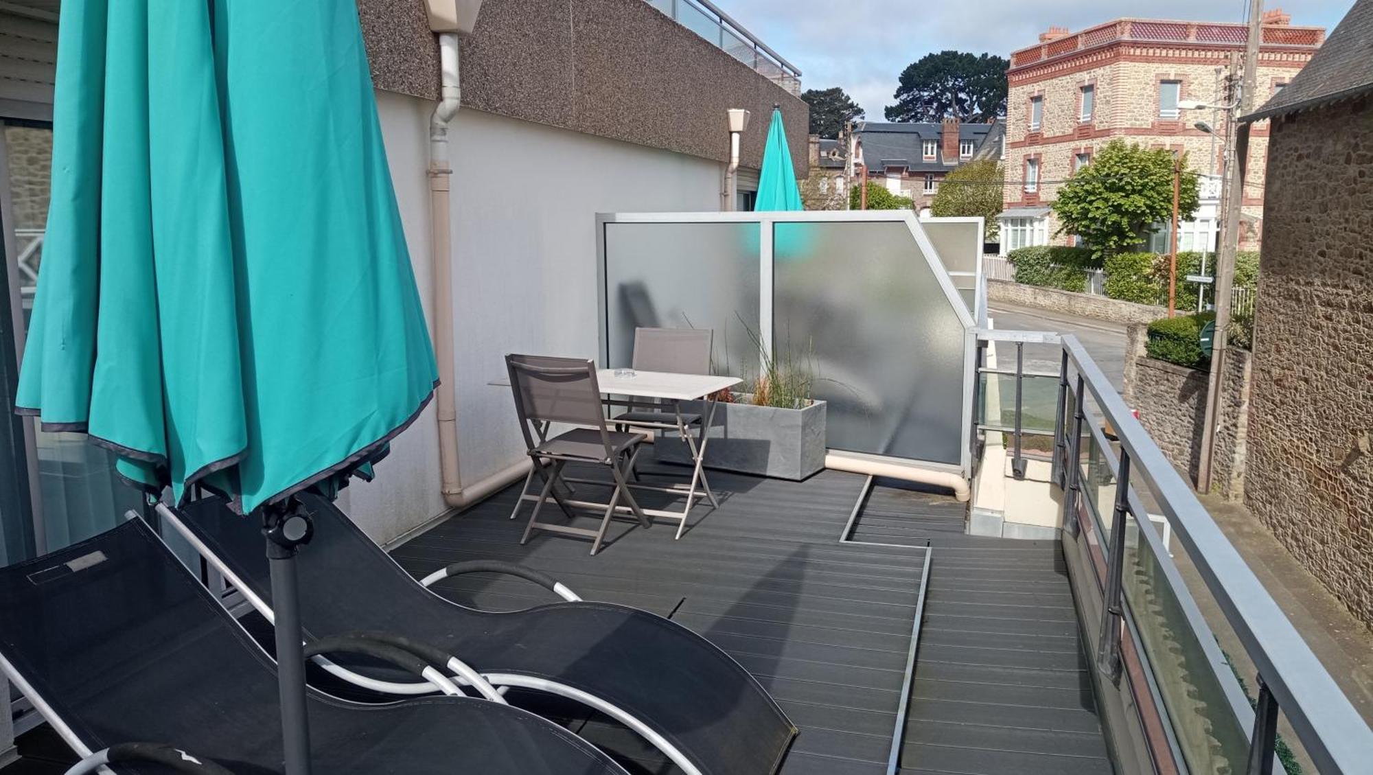 Le Crystal Dinard Plage ภายนอก รูปภาพ