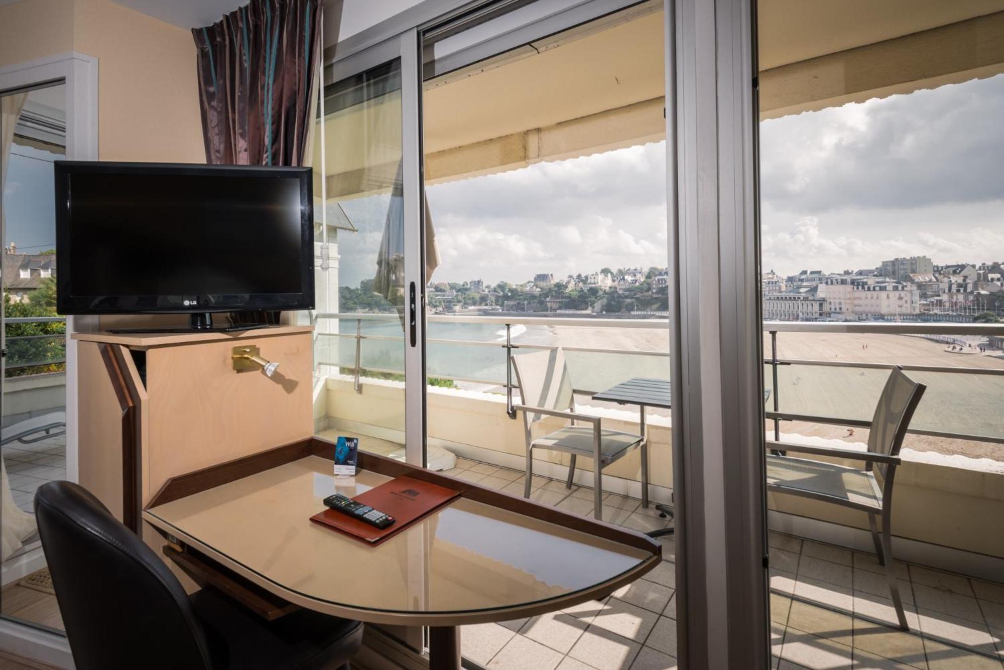 Le Crystal Dinard Plage ภายนอก รูปภาพ
