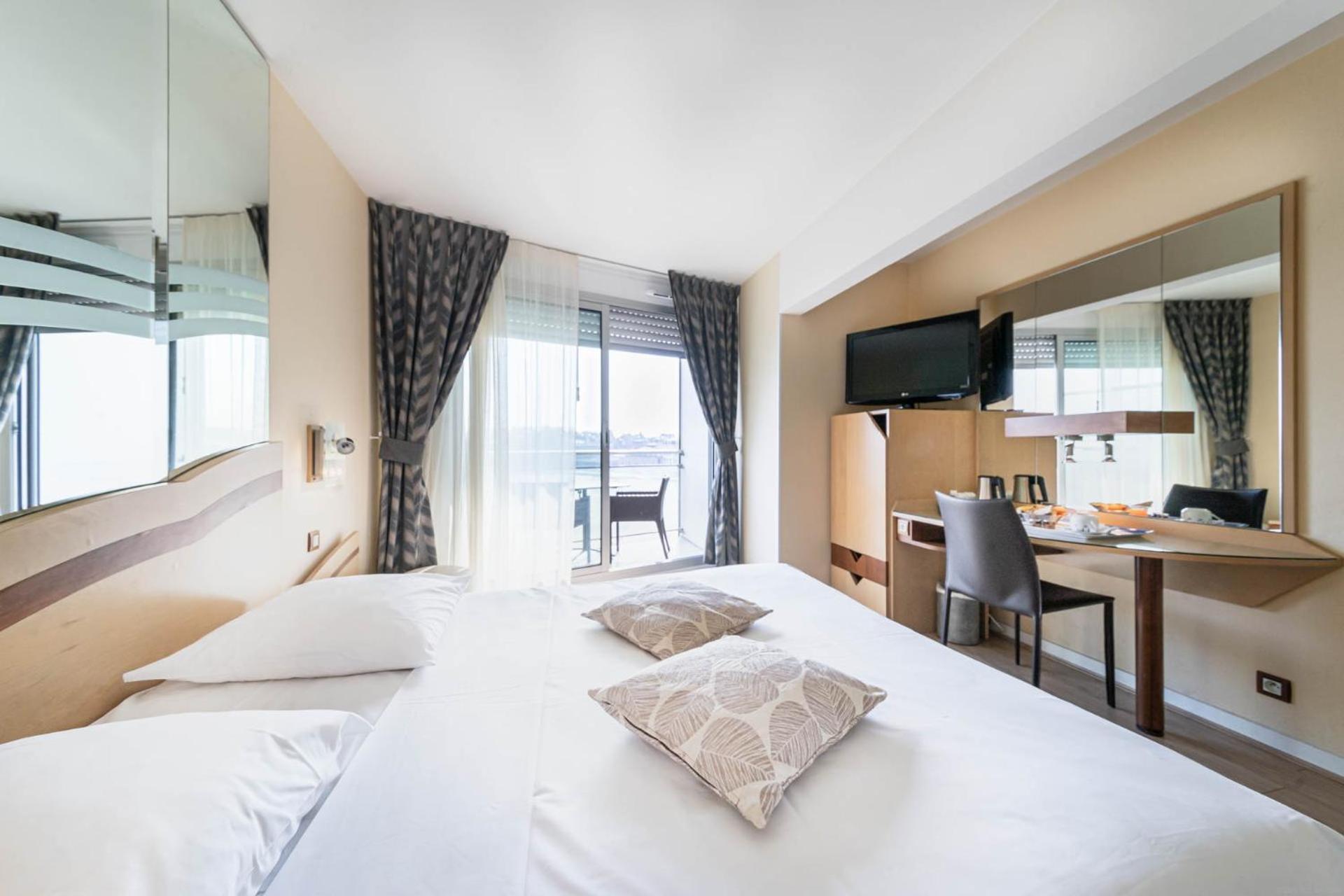 Le Crystal Dinard Plage ภายนอก รูปภาพ